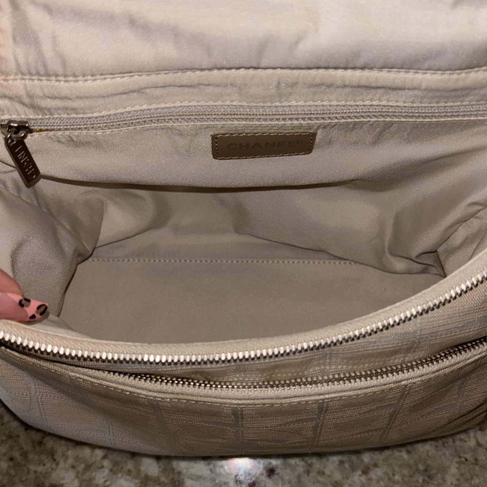 Chanel - Picture 6 of 9